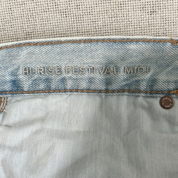 American Eagle High Rise Festival Midi Short - Light Wash, distressed - Picture 4 of 4